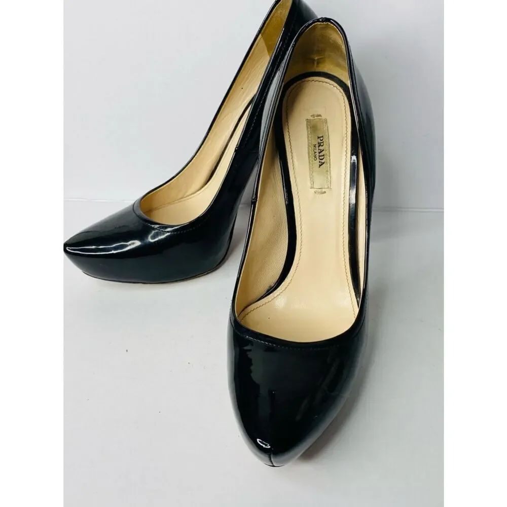🛍️ Prada Authentic Black Patent Leather Pointed Pumps